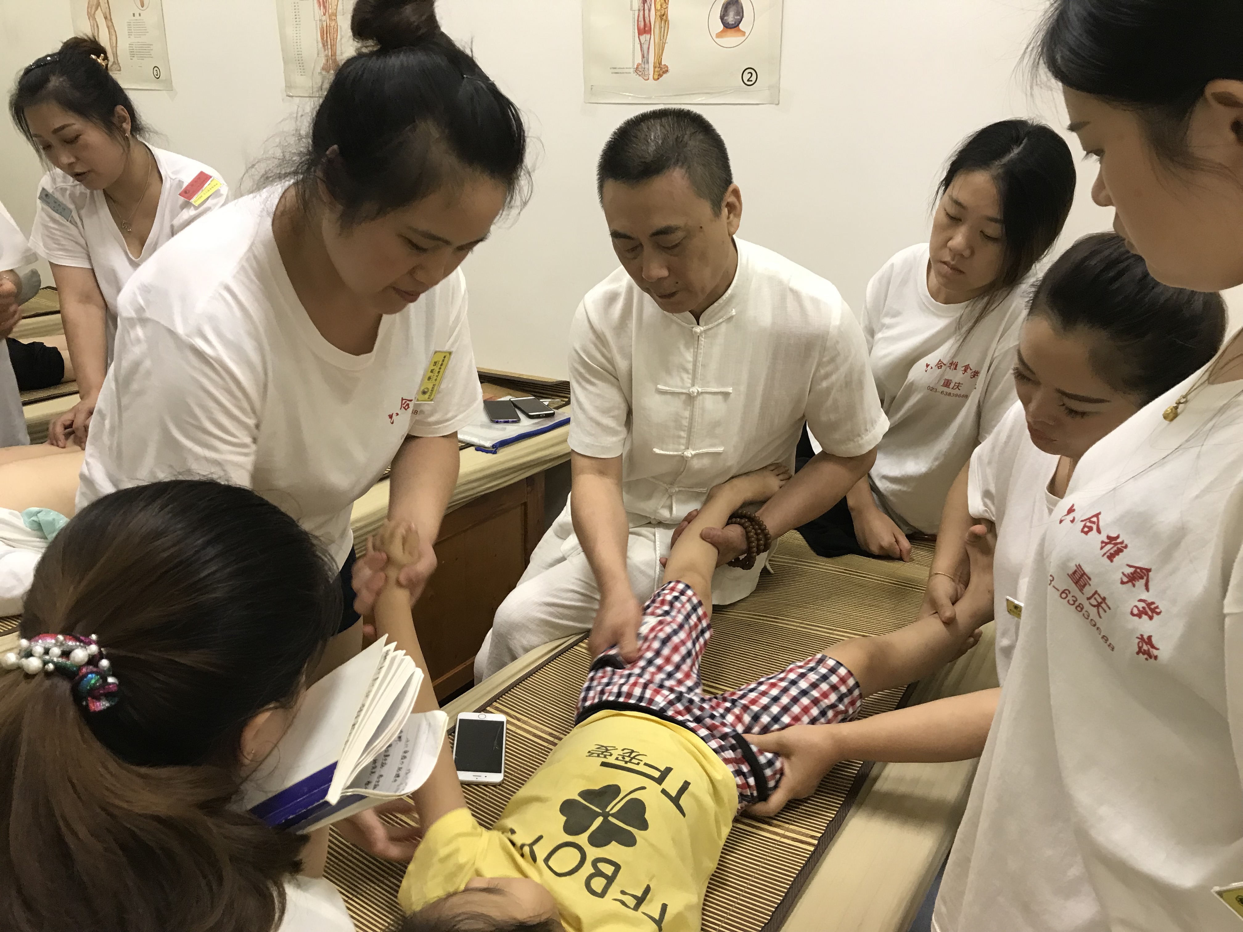 重慶小兒推拿培訓學校哪家好?創業難度大嗎?