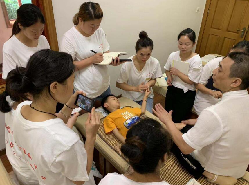 重慶六合學校小兒推拿怎么樣？靠譜嗎？