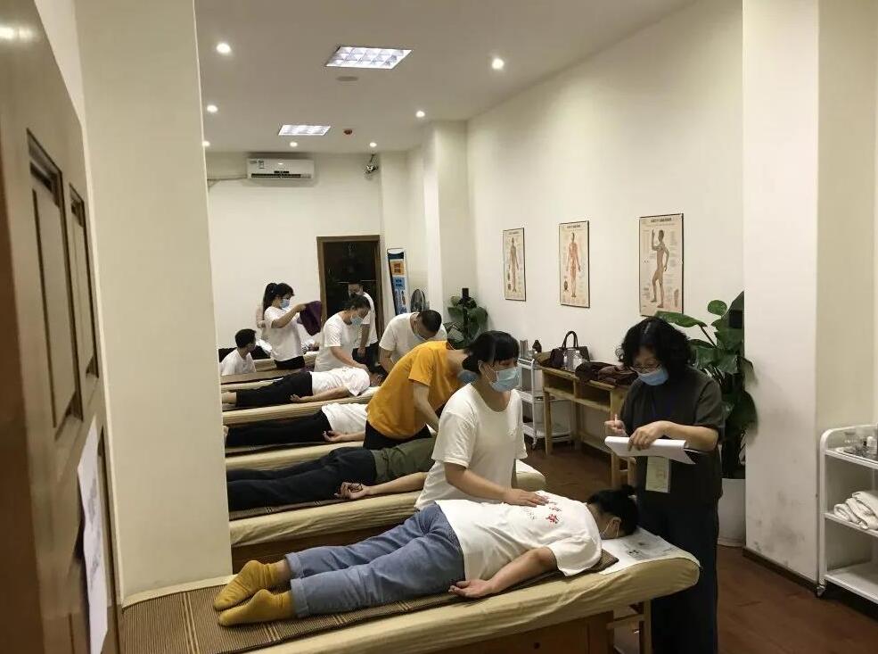 重慶六合學校淺談中醫推拿師就業前景