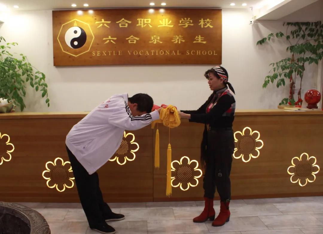 送錦旗，謝師恩！