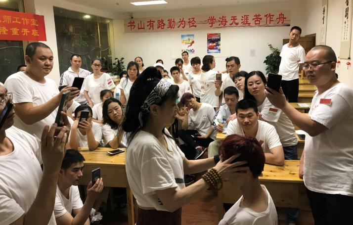 針灸推拿培訓(xùn)學(xué)校教你如何用推拿預(yù)防脫發(fā)
