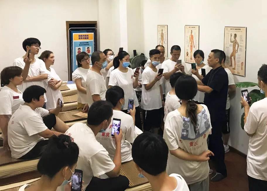 扭傷時怎么進行自我按摩緩解疼痛？