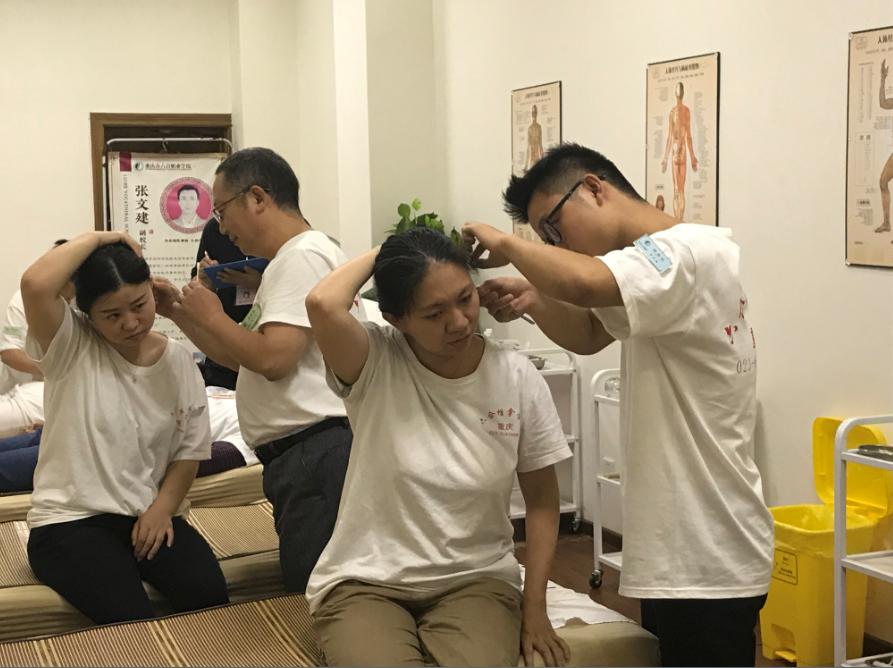 貼耳穴可以治療便秘？聽聽重慶六合學(xué)校怎么說