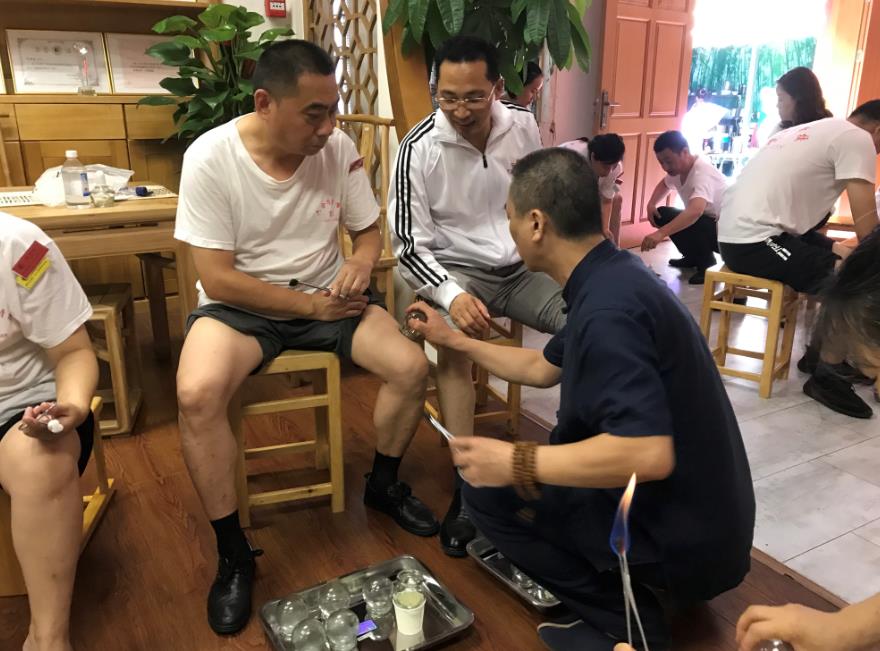 罐出水泡是好是壞?中醫(yī)針灸推拿培訓(xùn)學(xué)校這樣說