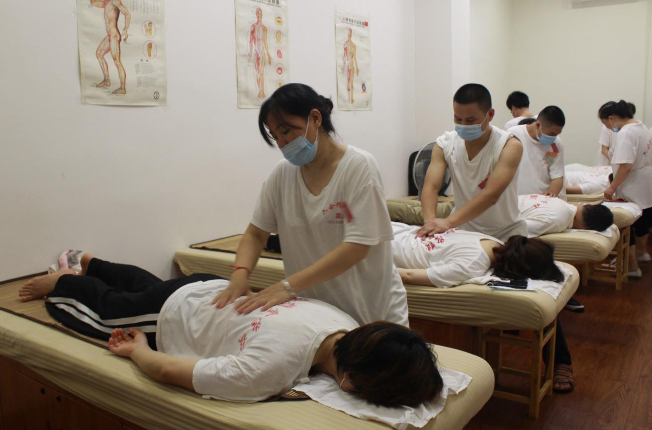 推拿培訓學校分享推拿按摩時間段有沒有講究?什么情況不能做推拿?