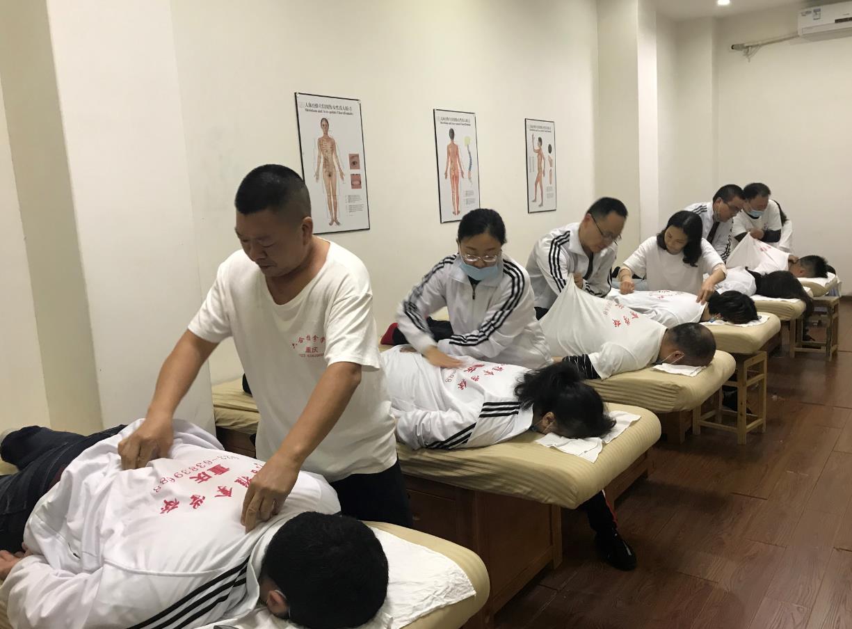 感到身體疲憊？可以推拿按摩背部緩解