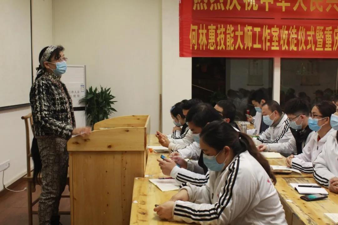 重慶推拿培訓(xùn)學(xué)校分享幾個(gè)面部按摩的方法