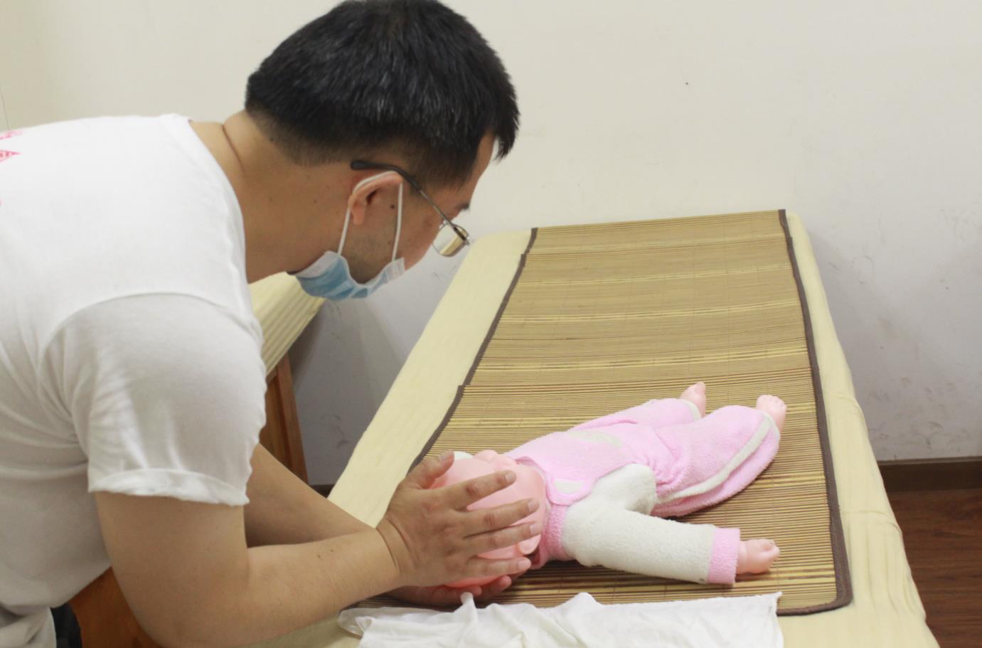 小兒推拿培訓學校：經常給寶寶按摩有不少好處