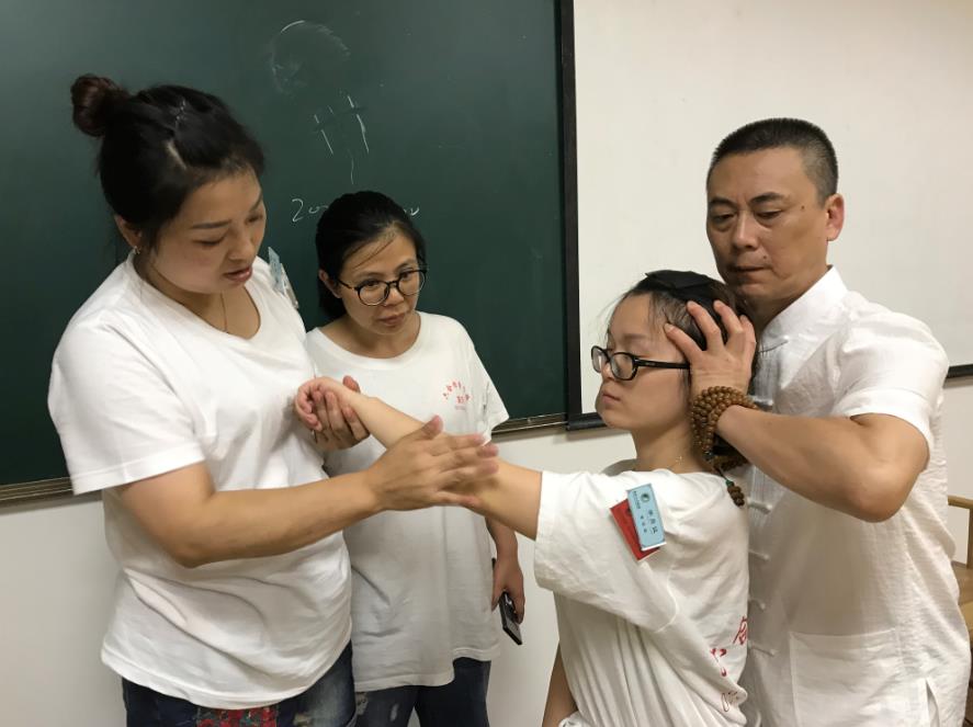 如何緩解頸部疲勞？推拿培訓學校給您支招