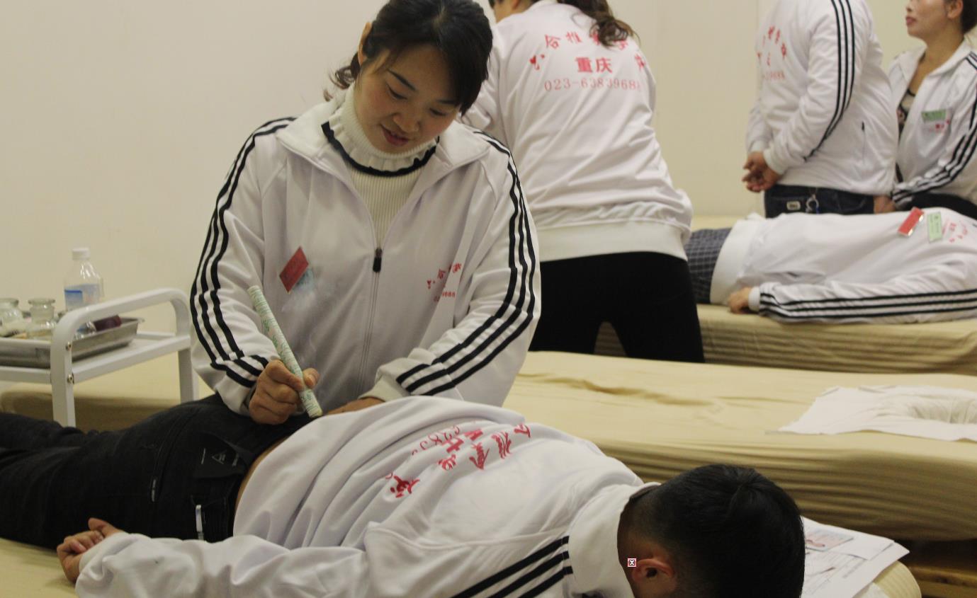 重慶六合學(xué)校分享腰椎間盤突出的推拿治療方法