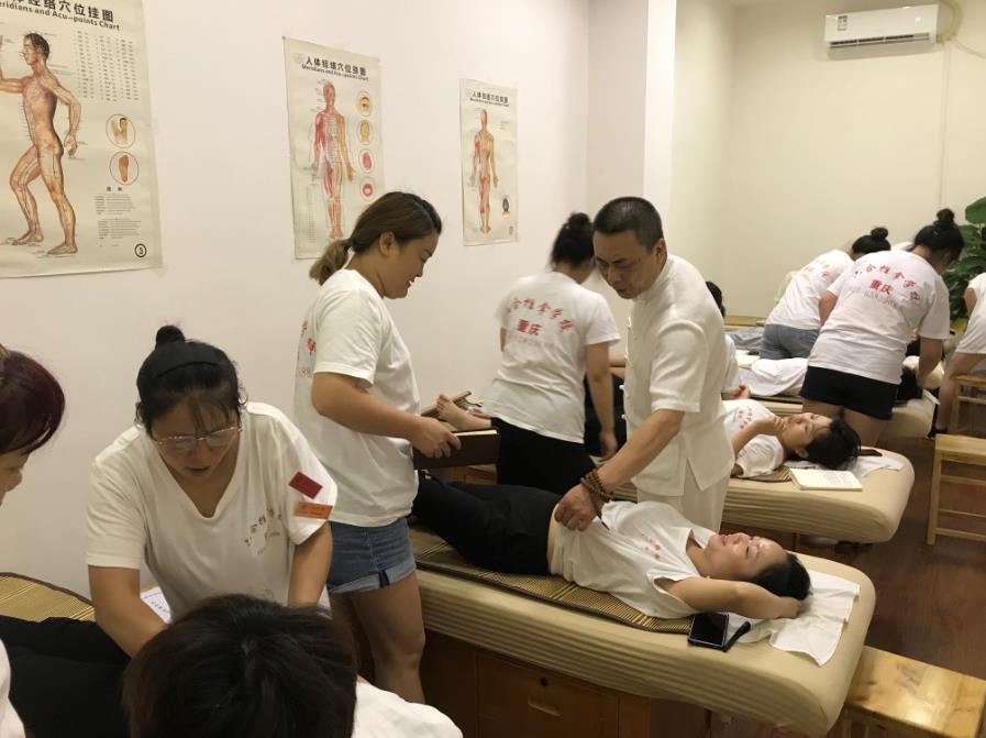 重慶中醫(yī)推拿培訓(xùn)學(xué)校分享通過(guò)自我按摩降血壓
