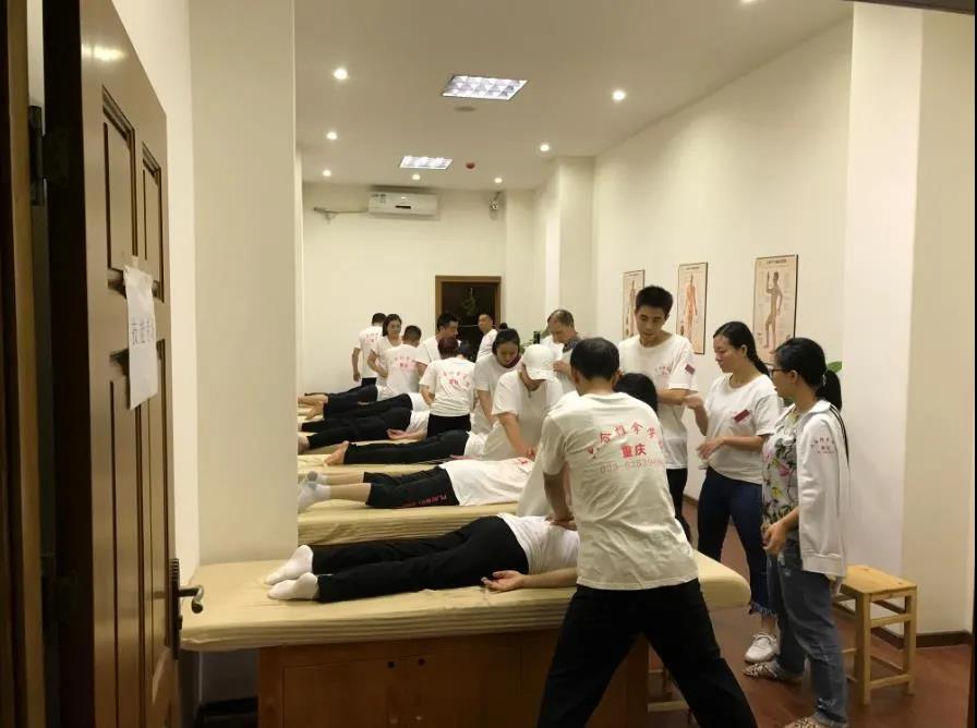 學針灸推拿是該選擇到中醫培訓學校還是其他途徑？