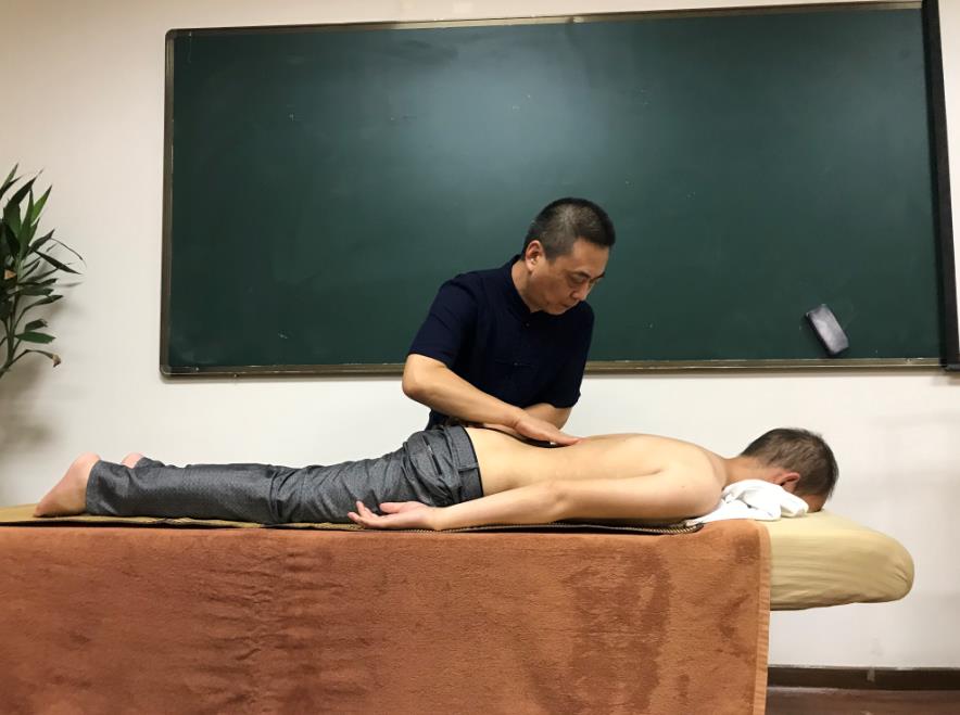 氣血不足提前衰老，揉按這個(gè)穴位作用大！