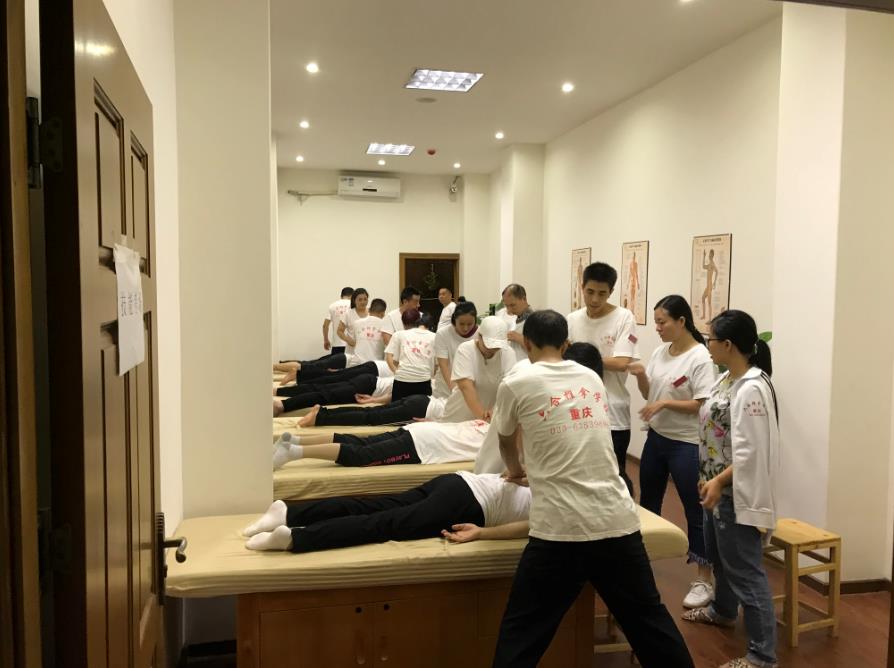 腰部酸痛是怎么回事？中醫推拿可以治療嗎？