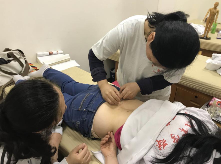 男人腰疼怎么辦？不妨試試中醫推拿