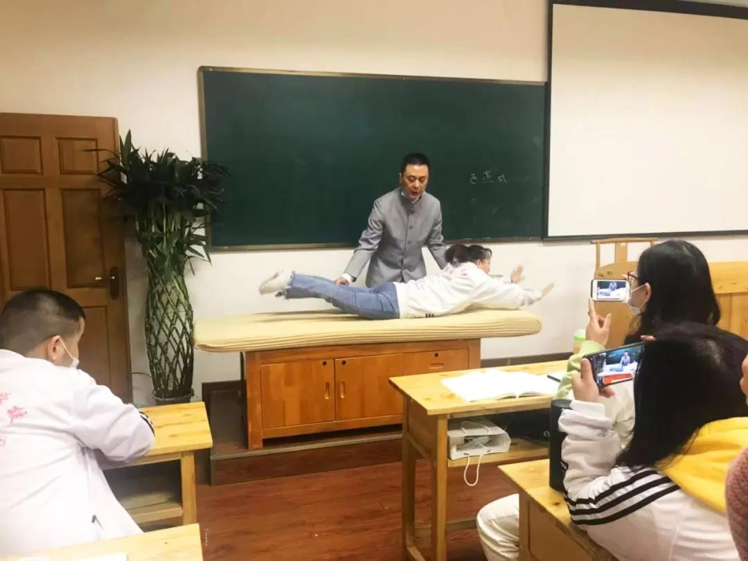 參加針灸推拿培訓就到重慶六合學校