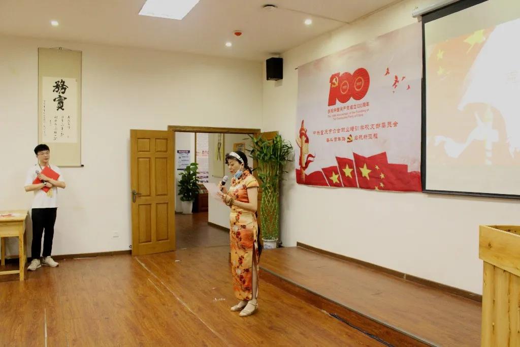 重慶六合學校全體黨員師生員工隆重慶祝建黨100周年