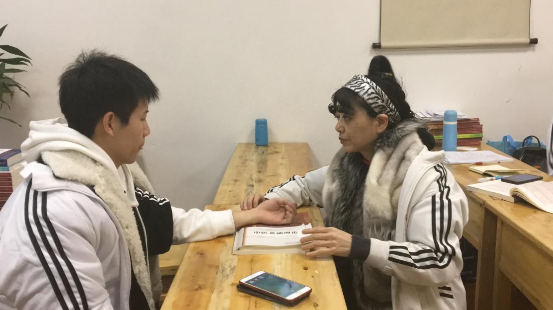 通過(guò)把脈就能知道得了什么?。恐嗅t(yī)脈診為什么如此神奇？