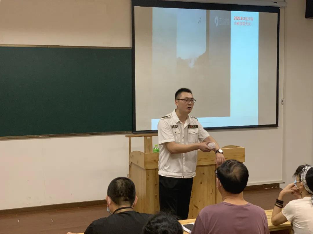 六合學校黨支部組織在校師生員工開展消防培訓與演練