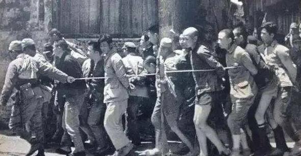 勿忘國恥，吾輩自強！