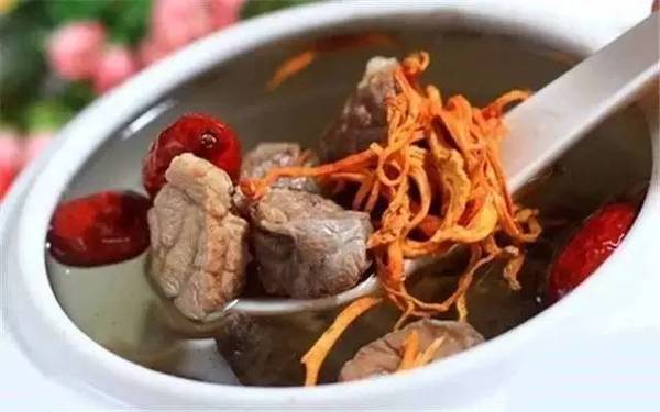 秋季支氣管炎吃什么好?中醫食療方保護你的支氣管